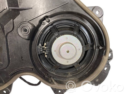 Skaļrunis (-i) pakaļējās durvīs