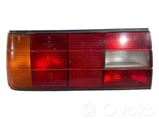 Задний фонарь в кузове