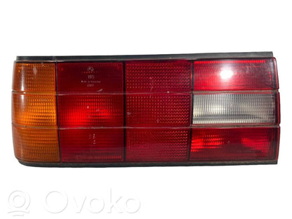 Aizmugurējais lukturis virsbūvē