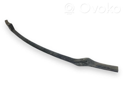 Priekšpusē bampera sija / balka