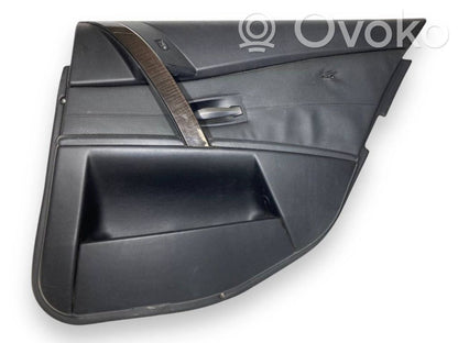 Apšuvums aizmugurējām durvīm