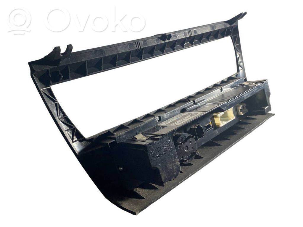 Gaisa kondicioniera / klimata kontroles / salona apsildes vadības bloks (salonā)