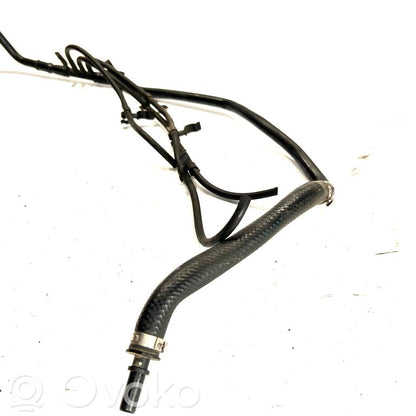 Caurulīte (-es) / šļūtene (-es)