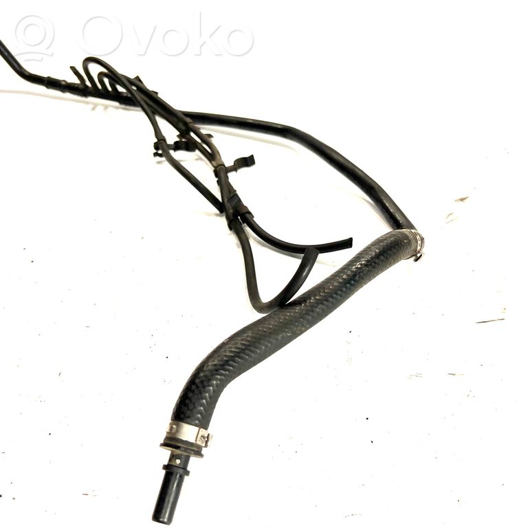 Caurulīte (-es) / šļūtene (-es)