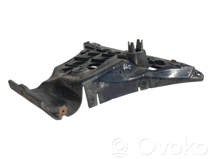 Rear bumper mounting bracket