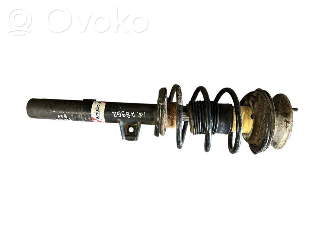 Priekšpusē amortizators ar atsperi