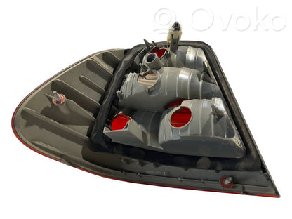 Aizmugurējais lukturis virsbūvē