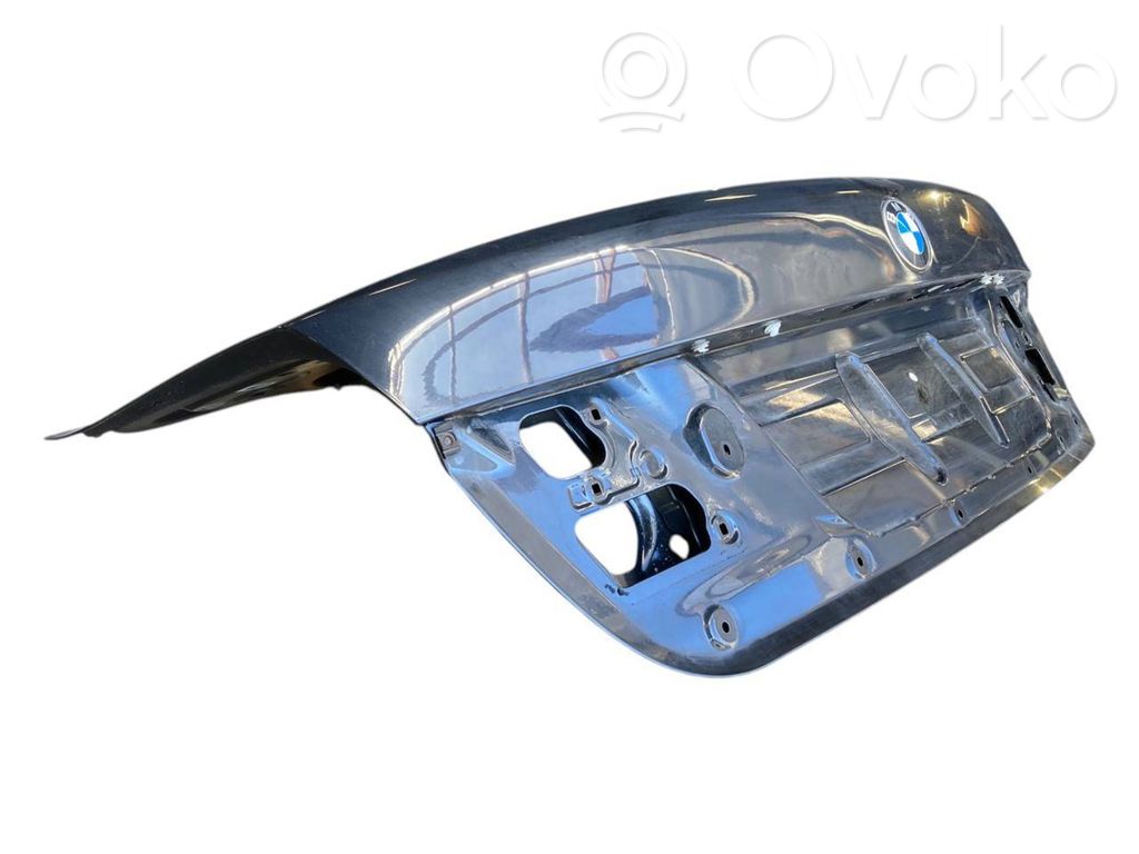 Задняя крышка (багажник)