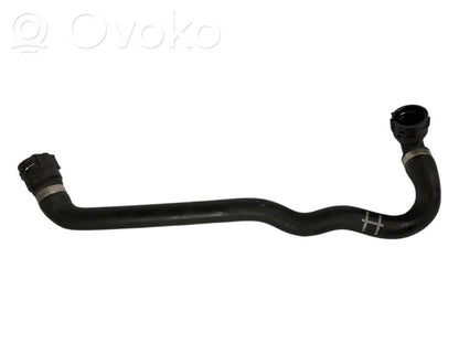 Caurulīte (-es) / šļūtene (-es)