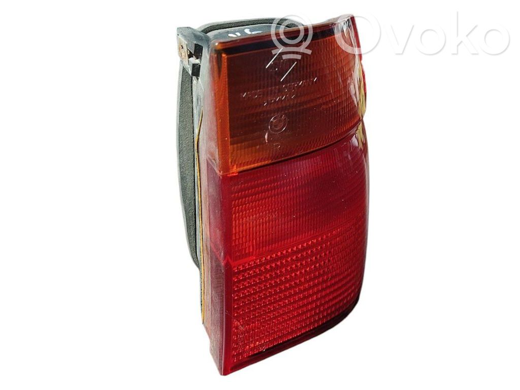 Aizmugurējais lukturis virsbūvē