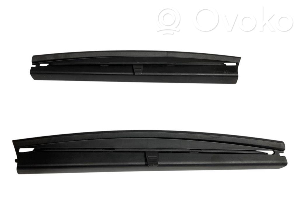 Занавеска на окне сзади