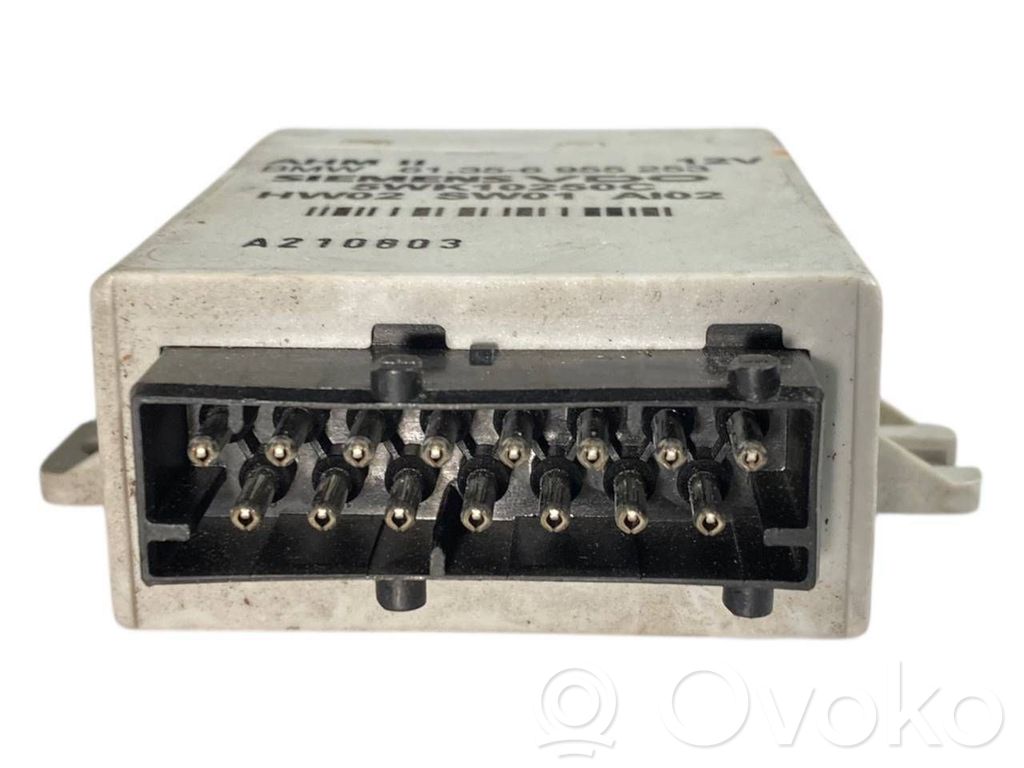 Piekabes āķa vadības bloks