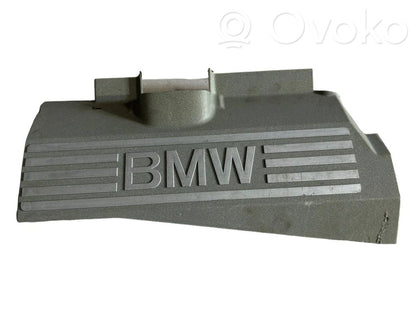 Dzinēja pārsegs (dekoratīva apdare)