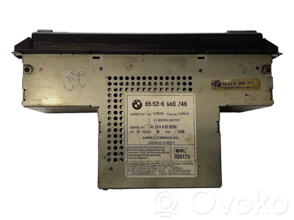 Radio / CD/DVD atskaņotājs / navigācija