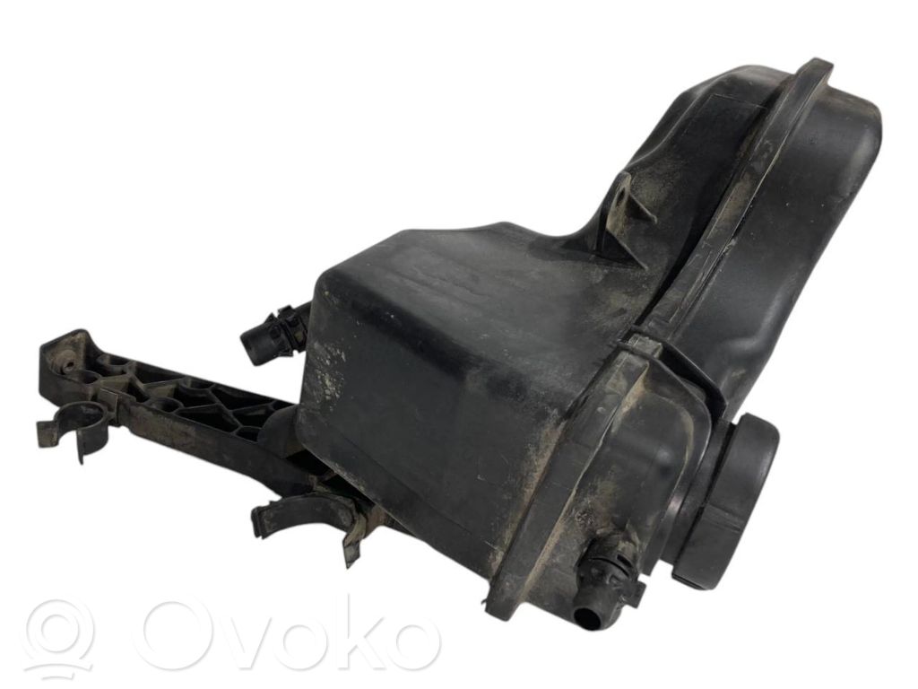 Расширительный бачок охлаждающей жидкости