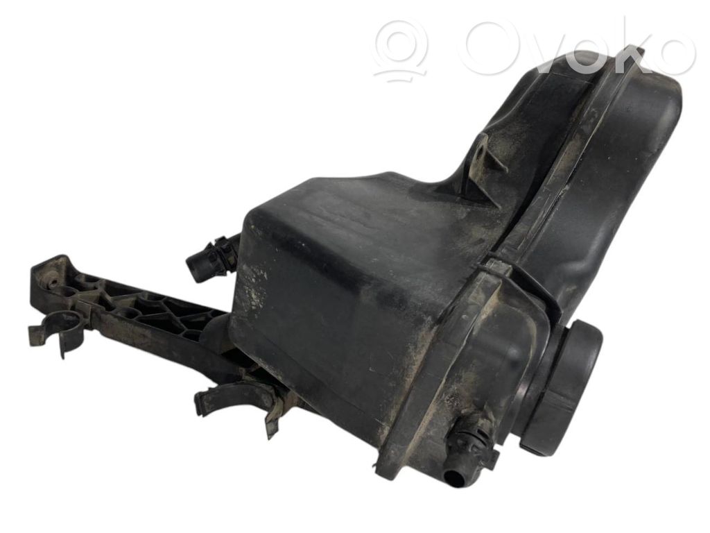 Dzesēšanas šķidruma izplešanās tvertne