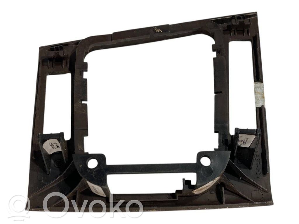 Ātrumu pārslēgšanas sviras dekoratīvā apdare (plastmasas)