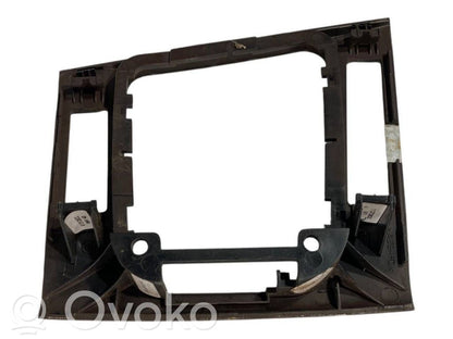 Ātrumu pārslēgšanas sviras dekoratīvā apdare (plastmasas)