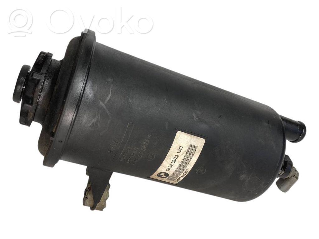 Stūres pastiprinātāja šķidruma tvertne