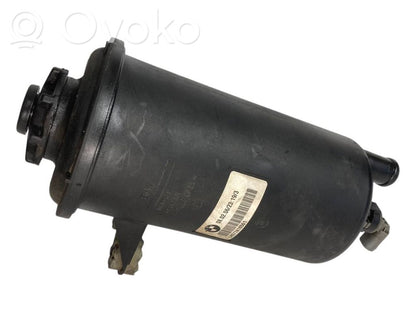 Stūres pastiprinātāja šķidruma tvertne