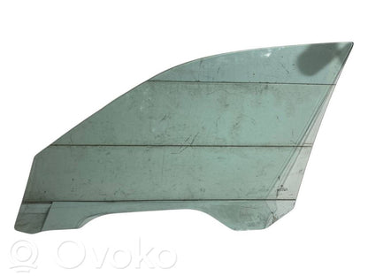 priekšējo durvju stikls (četrdurvju mašīnai)