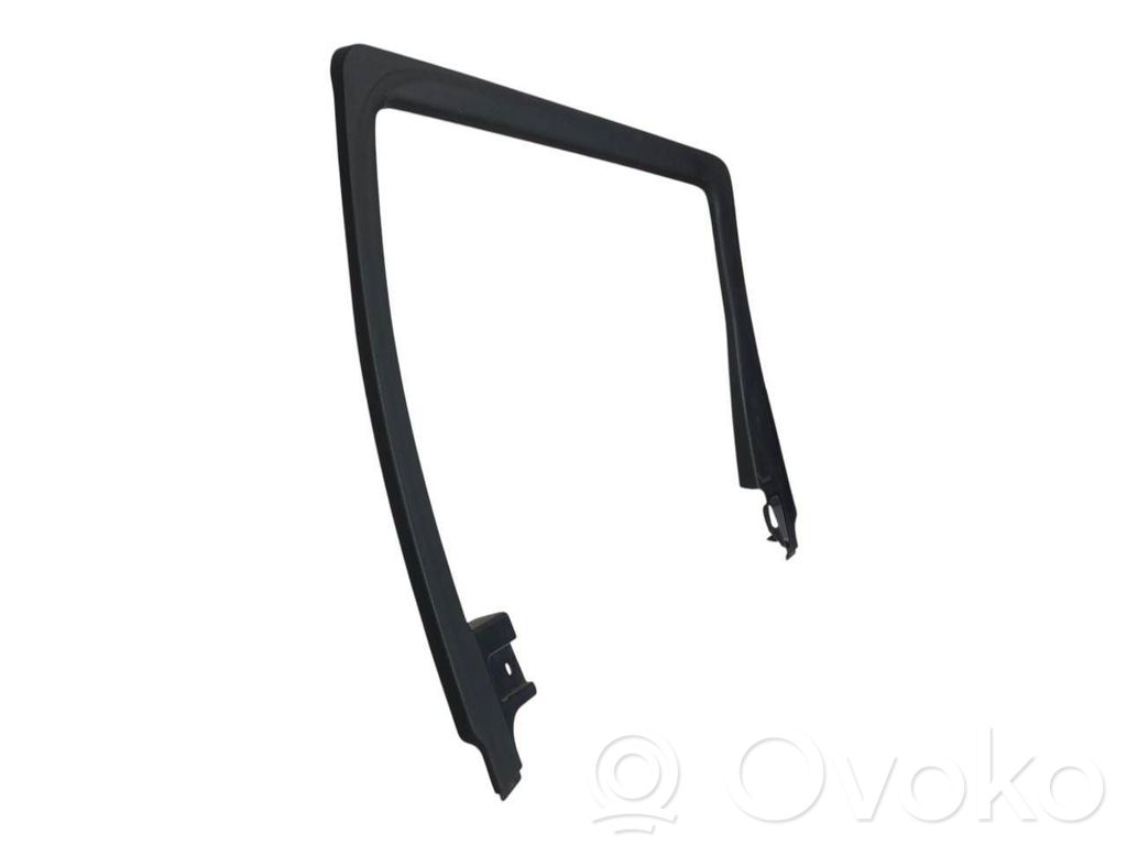 Aizmugurē durvju stikla apdare