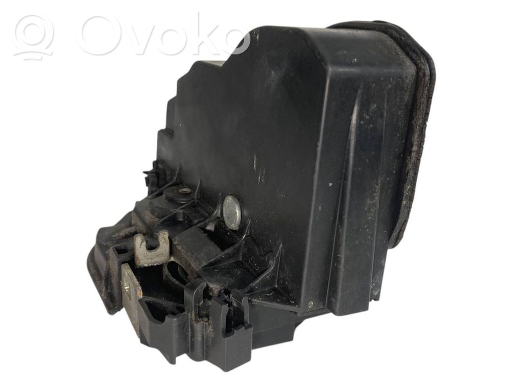 Priekšpusē slēdzene