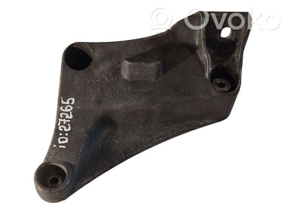 Dzinēja nostiprināšanas stiprinājums-kronšteins