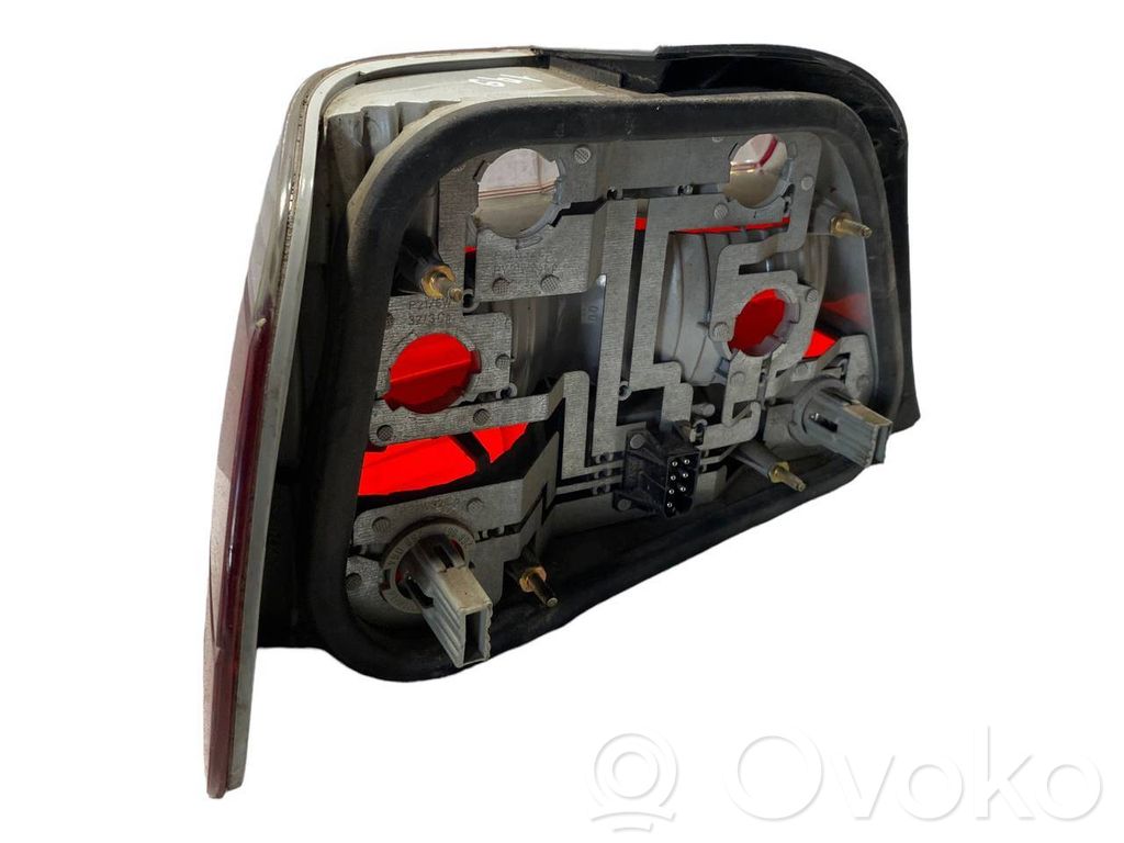 Aizmugurējais lukturis virsbūvē