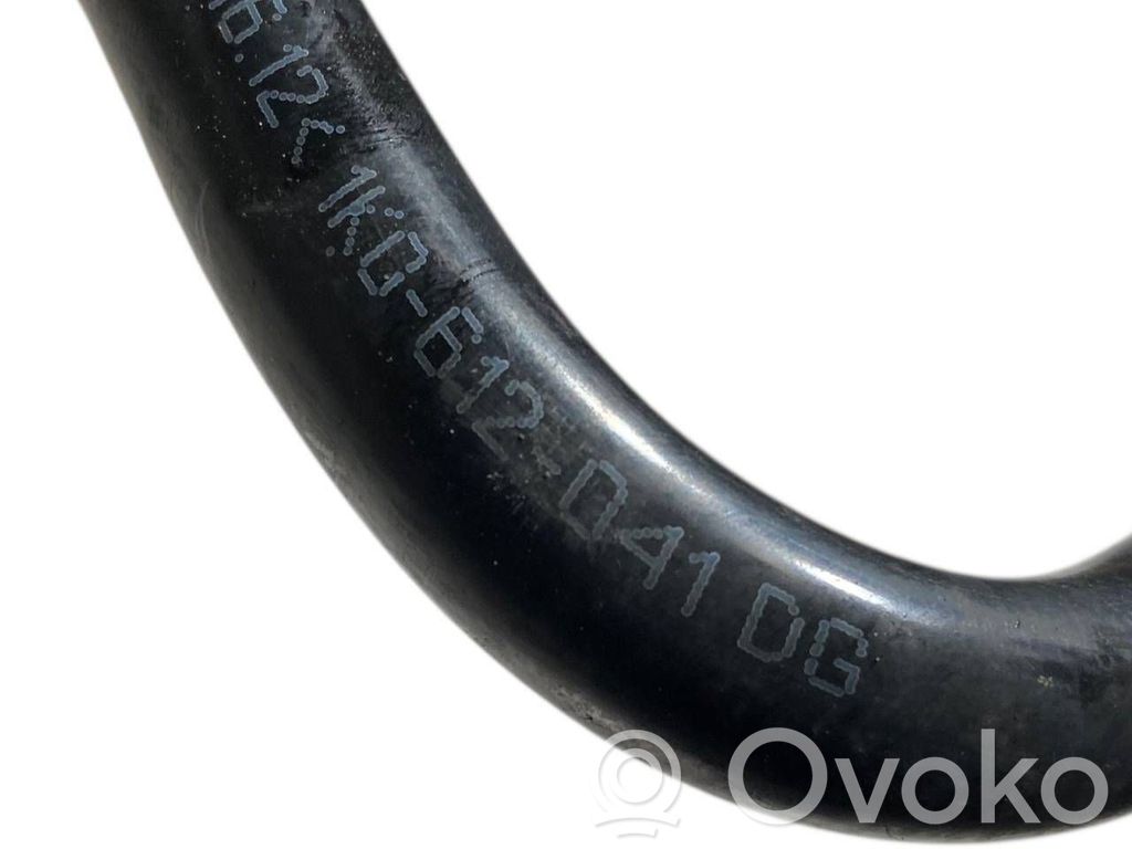 Caurulīte (-es) / šļūtene (-es)