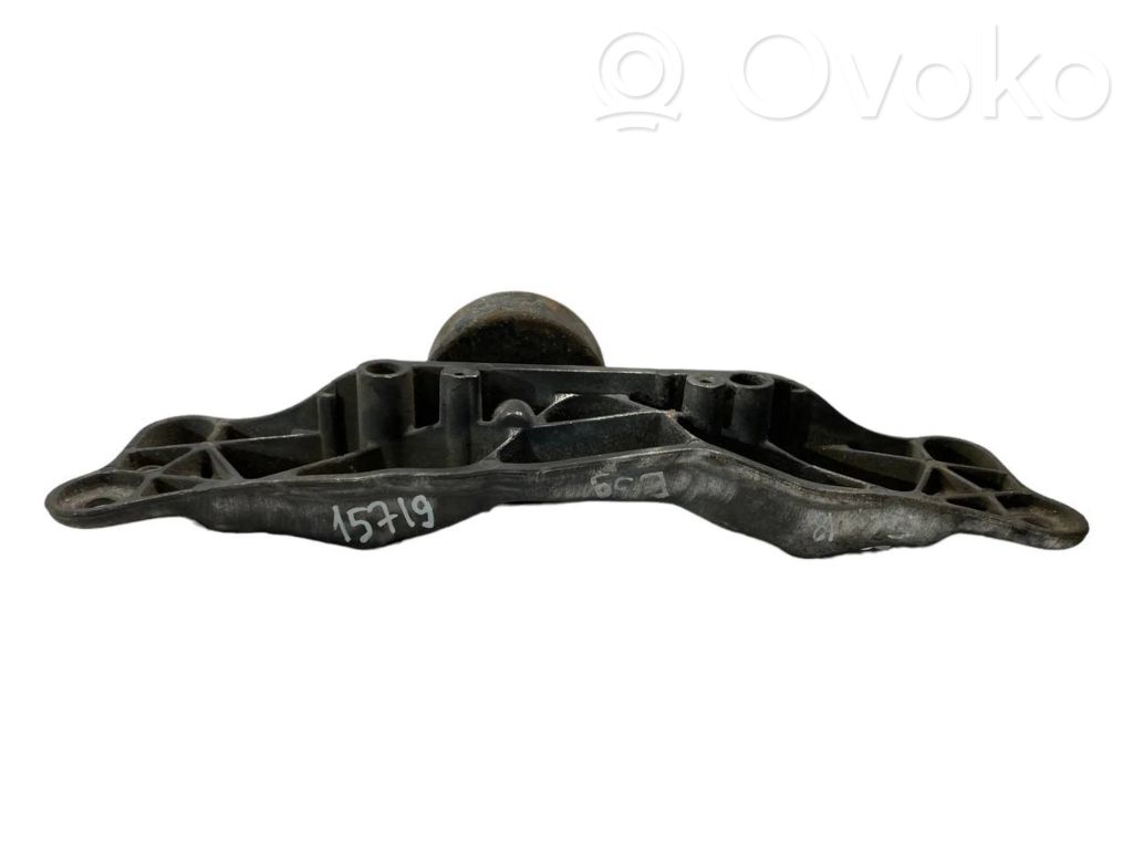 Transmission mounting bracket