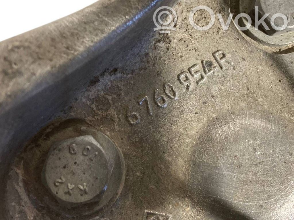 Priekšējā riteņa rumbas vārpstas šarnīrs (stupica, capfa)