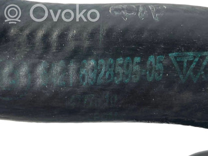 Caurulīte (-es) / šļūtene (-es)