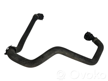 Caurulīte (-es) / šļūtene (-es)