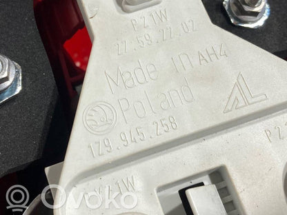 Aizmugurējais lukturis virsbūvē