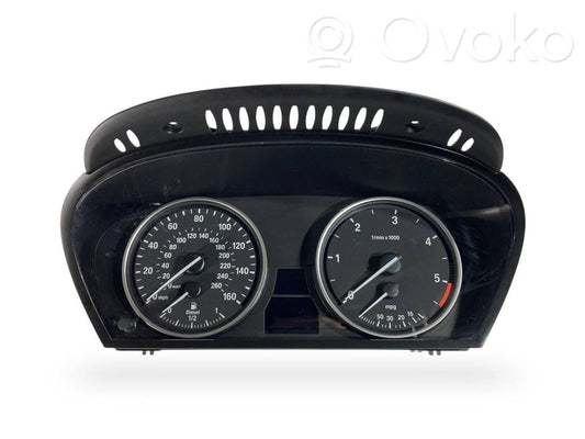 Speedometer (in the instrument panel)