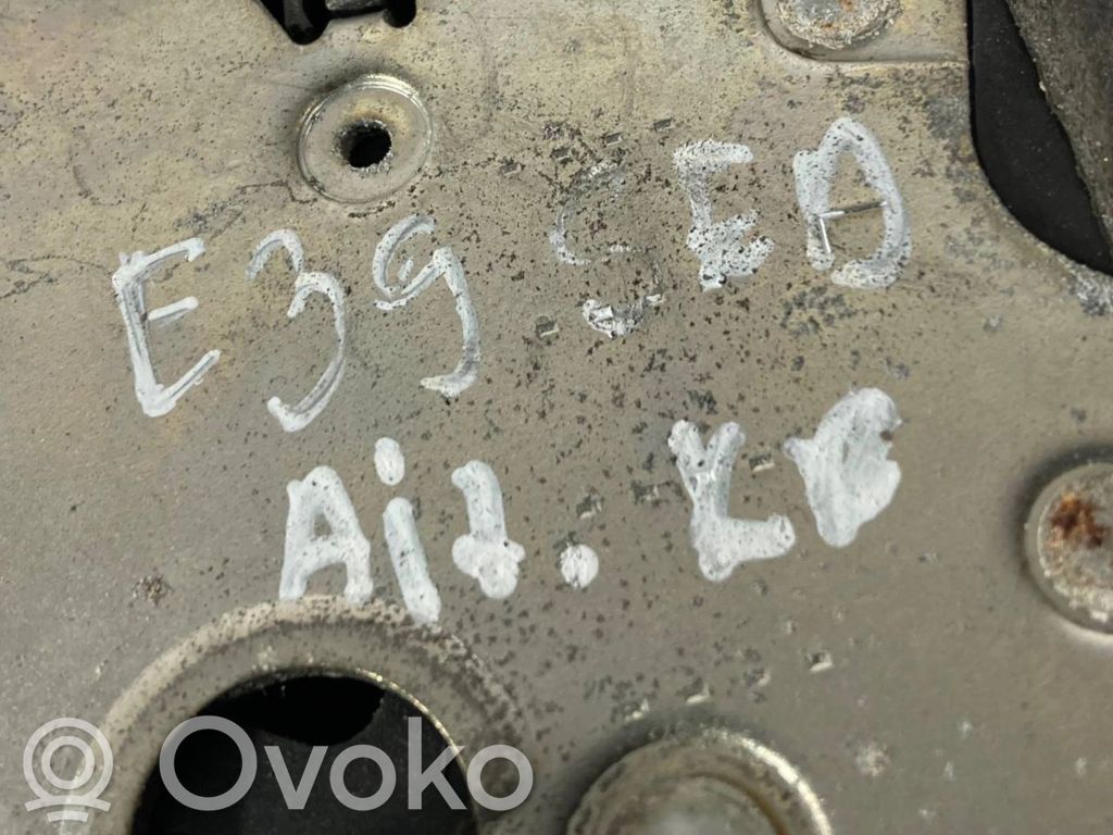 Замок сзади