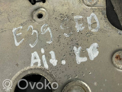 Замок сзади