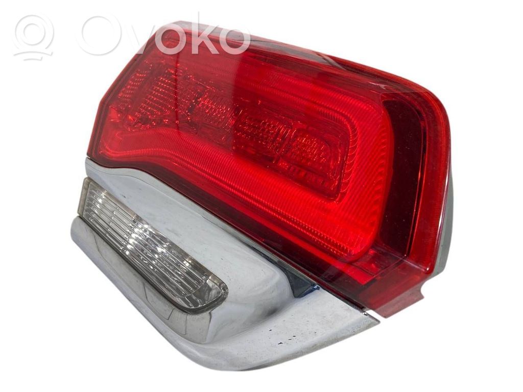 Aizmugurējais lukturis pārsegā