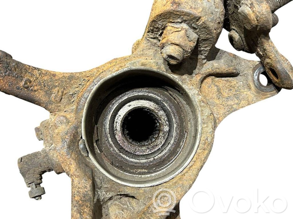 Priekšējā riteņa rumbas vārpstas šarnīrs (stupica, capfa)