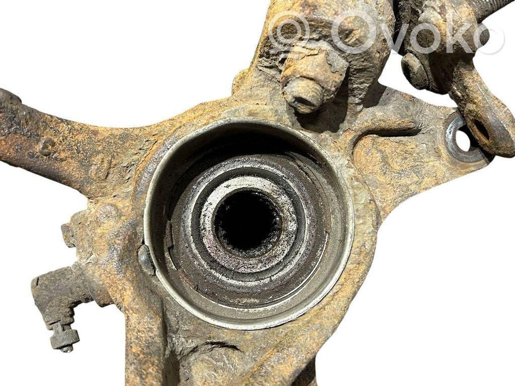 Priekšējā riteņa rumbas vārpstas šarnīrs (stupica, capfa)