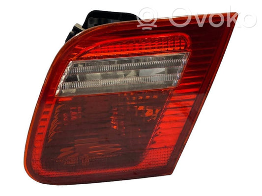 Aizmugurējais lukturis pārsegā