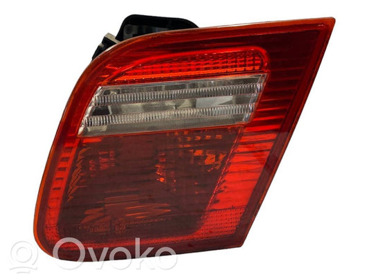 Aizmugurējais lukturis pārsegā