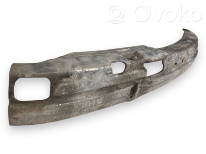 Priekšpusē bampera sija / balka