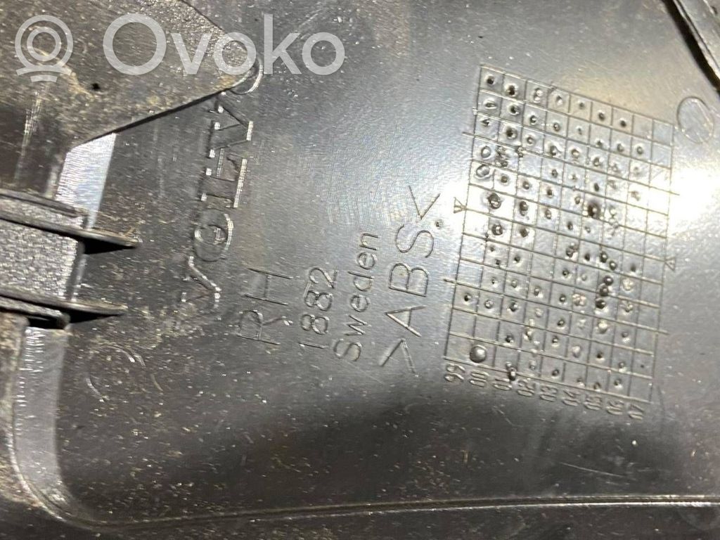 (D) statņa dekoratīvā apdare (apakšdaļa)
