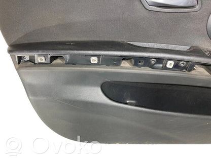 Priekšējo durvju apdare