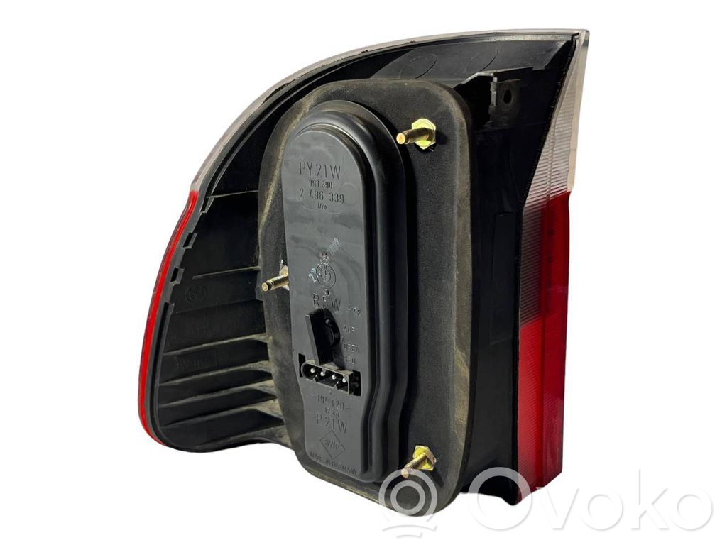 Задний фонарь в кузове