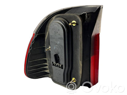 Задний фонарь в кузове