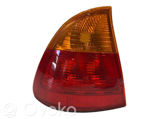 Aizmugurējais lukturis virsbūvē