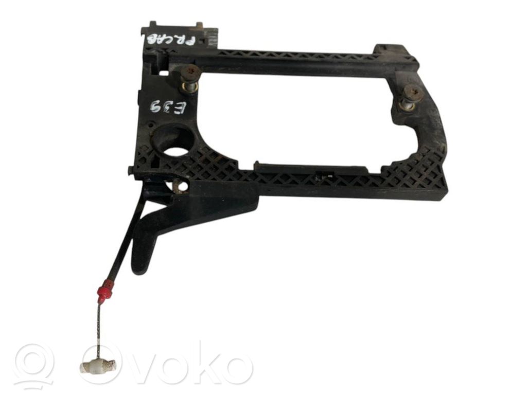 Holder/bracket for external opening handle at the front